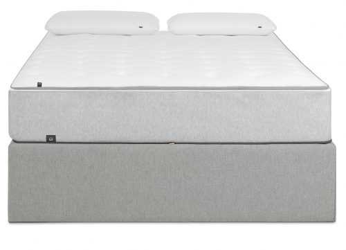 Světle šedá látková postel LaForma Matters 150x190 cm
