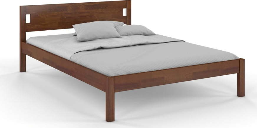 Tmavě hnědá postel z borovicového dřeva 120x200 cm Laxbaken – Skandica