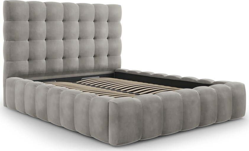 Světle šedá čalouněná dvoulůžková postel s úložným prostorem s roštem 140x200 cm Bali – Cosmopolitan Design
