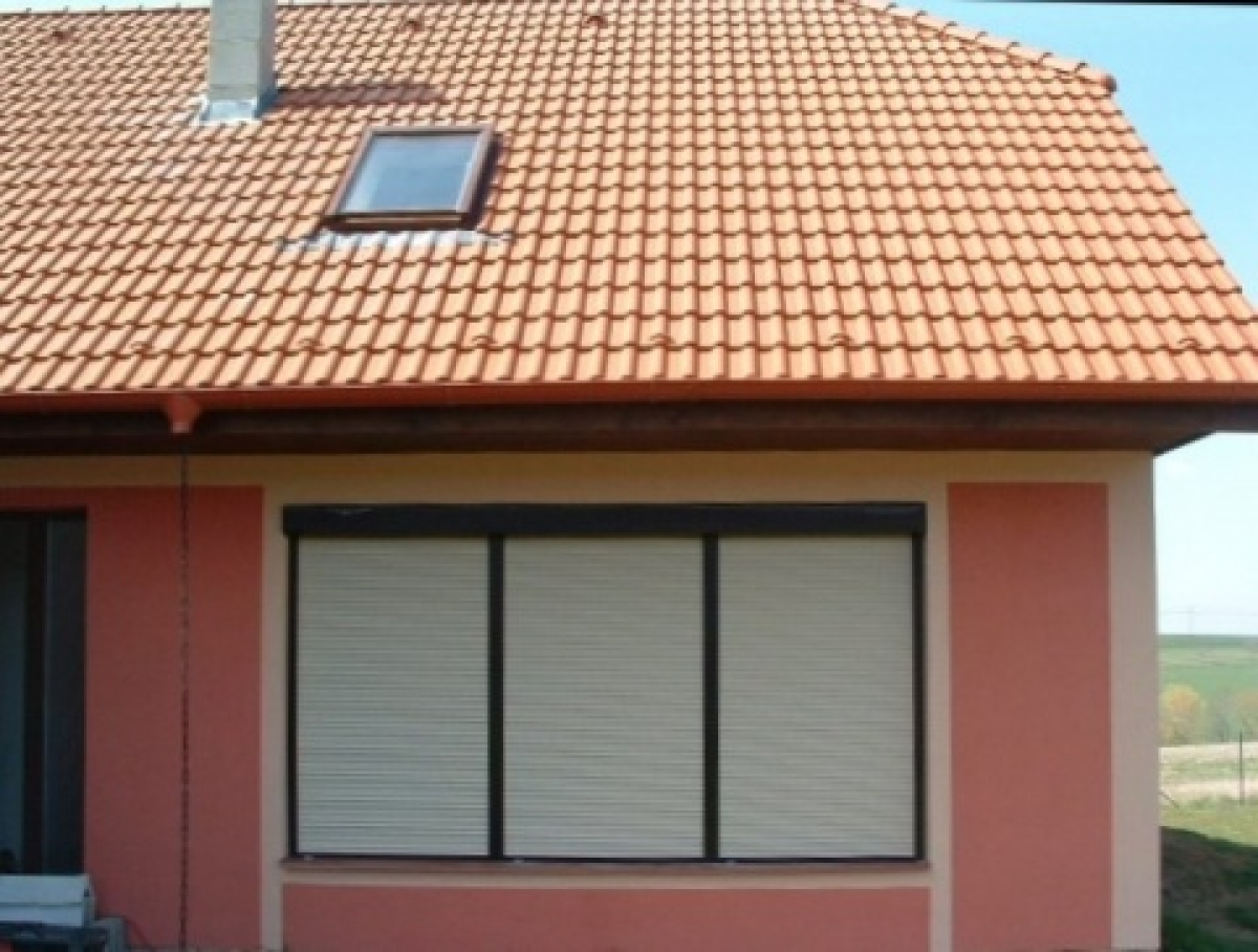 Předokenní rolety - důležitá ochrana stavby